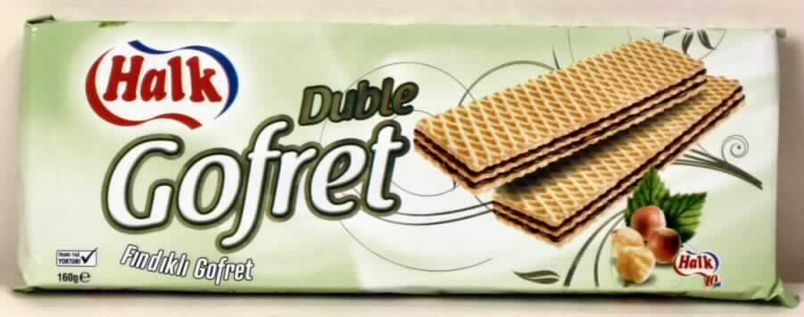 Waffelriegel mit Crremefüllung

Ein Warenmuster in Originalverpackung und vertrauliche Angaben zur Zusammensetzung (s. Feld 8) 
wurden vorgelegt.

Bunt bedruckter Schlauchfolienbeutel mit Angaben zum Produkt (Waffeln mit Haselnusscreme; 160 g) 
und zu den Zutaten; darin ein Riegel (ca. 9 cm x 2 cm x 1 cm) aus mehreren Schichten Waffel mit 
brauner Cremefüllung; Geschmack: süß, nach Waffelgebäck und Haselnuss.

Wassergehalt*: 10 GHT oder weniger
Stärke/Glucose**: 25 bis weniger als 50 GHT
Saccharose/Invertzucker/Isoglucose***: 30 bis weniger als 50 GHT
Milchfett*: weniger als 1,5 GHT
Milchprotein*: weniger als 2,5 GHT

*  : lt. Rezepturangaben
** : festgestellt gemäß VO (EG) Nr. 900/2008, VO (EU) Nr. 118/2010
***: festgestellt gemäß VO (EG) Nr. 900/2008

Backware, Waffel mit einem Wassergehalt von 10 GHT oder weniger, nicht mit Schokolade oder 
kakaohaltigen Überzugsmassen überzogen oder bedeckt, nicht gesalzen