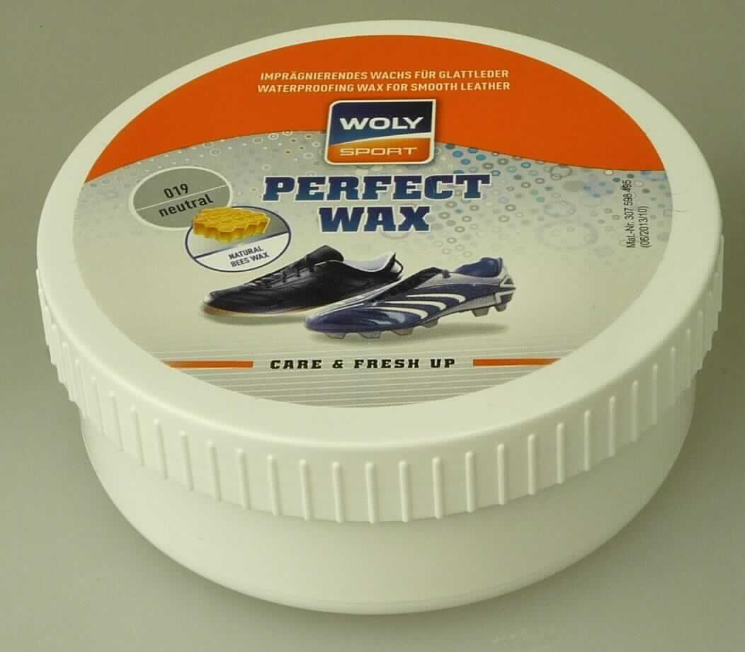 Angaben: Perfect Wax; imprägnierendes Wachs für Glattleder; zusammengesetzt aus Wachsen (Bienenwachs u.a.), Ölen und weiteren Bestandteilen; dient dazu, Glattleder (Schuhe/Lederfussbälle) zu pflegen und vor Nässe und Schmutz zu schützen.

Warenbeschaffenheit: Gelbe, feste, knetbare Masse mit Wachseigenschaften, umverpackt in einer 200ml-Kunststoffdose.

Befund: Schuh- und Lederpflegemittel
Da die Ware sowohl ein Wachs im Sinne der Position 3404 als auch ein Schuh- und Lederpflegemittel im Sinne der Position 3405 darstellt, kann kein charakterbestimmender Bestandteil/Verwendungszweck nach AV 3 b) ermittelt werden und die Ware ist unter Anwendung der AV 3c) in die Position 3405 einzureihen.