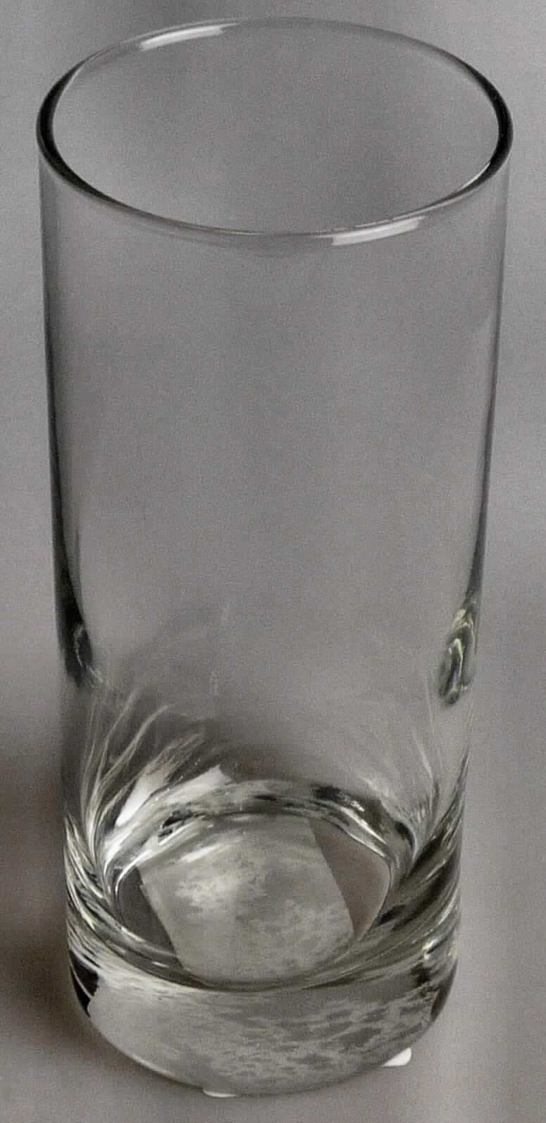 Glasware zur Verwendung bei Tisch, sog. Trinkgläser, Foto siehe Anlage,
- zylindrisch geformtes Trinkglas ohne Stiel, 
- aus (lt. Antrag) gewöhnlichem, klarsichtigem Glas,
- mechanisch gefertigt (lt. Antrag),
- mit einem abgerundeten oberen Rand, 
- nicht anders (weitergehend) bearbeitet, 
- mit einer Höhe von ca. 14,5 cm und einem Durchmesser von ca. 6 cm.

"Glasware zur Verwendung bei Tisch, Trinkglas ohne Stiel, aus gewöhnlichem, nicht vorgespanntem Glas, 
 mechanisch gefertigt, nicht geschliffen oder anders bearbeitet"