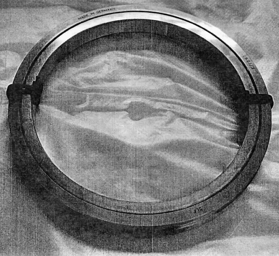 Es handelt sich gemäß Antragsangaben um ein Zylinderrollenlager, sog. "Kreuzrollenlager, Art.: SLF721301", mit einem Außen- und Innenring aus Cronidur, Wälzkörpern aus Keramik, einem Außendurchmesser von 165 mm, einem Bohrungsdurchmesser von 135 mm, einer Breite von 15 mm, einem Gewicht von 0,711 kg und 62 Rollen mit einem Durchmesser von 6 mm (Durchmesser von mehr als 5 mm, somit keine Nadellager) sowie einer Länge von 5,8 mm.

Die Ware ist als "Wälzlager, Zylinderrollenlager, nicht von der Codenummer 8482 5000 10 0 erfasst " einzureihen.