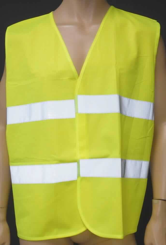 Warnweste, Größe XL, Foto siehe Anlage,
- in einem Polybeutel mit Papiereinleger verpackt,
- aus ca. 0,4 mm dicken, einfarbigen Gewirken aus laut Antrag 100 % Polyester (synthetische Chemiefasern),
- über die Taille reichend (Rückenlänge: ca. 70 cm),
- vorn mit einer durchgehenden Öffnung mit einem Klettverschluss von links über rechts (Männerkleidung),
- ärmellos; mit weiten Armausschnitten,
- mit aufgenähten, ca. 5 cm breiten, reflektierenden Streifen aus Geweben ausgestattet, 
- hinten mit einem Firmennamen bedruckt,
- an allen Rändern mit schmalen Gewirkestreifen eingefasst.

"Weste, aus Gewirken, aus Chemiefasern, für Männer"