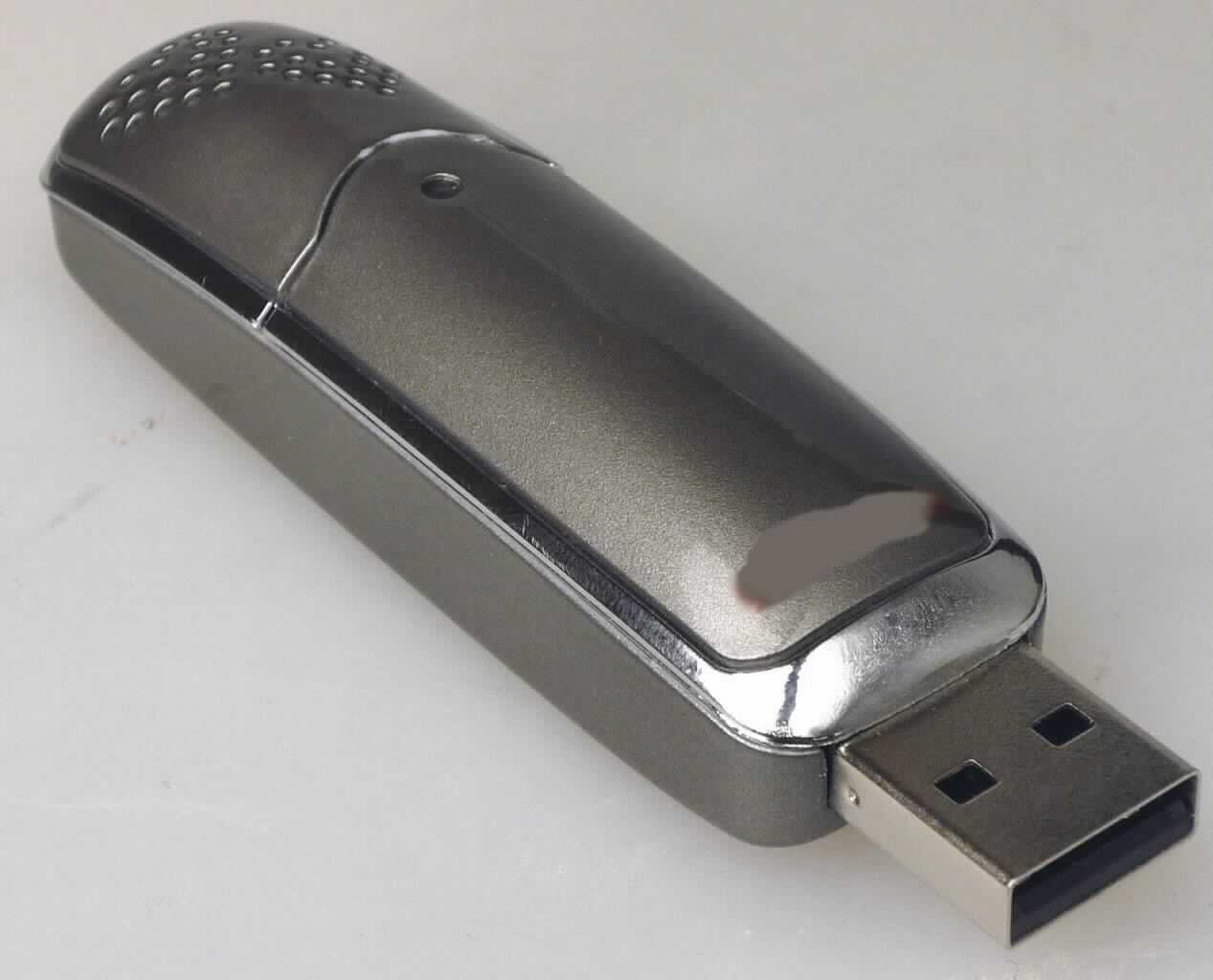 Diffuser, Art.Nr.: 68062, 
- aus einem Kunststoffgehäuse in Form eines USB-Sticks mit einer Unterlage im hinteren Teil, auf die Duftöl 
  aufgebracht werden kann (Abbildung siehe Anlage), 
- zur Verteilung von Duftölen in Räumen.

"Mechanischer Apparat zum Zerstäuben von Flüssigkeiten, keine Ware der TARIC-Codes 8424 1000 10 bis 8424 3090 00, nicht für die Landwirtschaft oder den Gartenbau - sog. Diffuser"