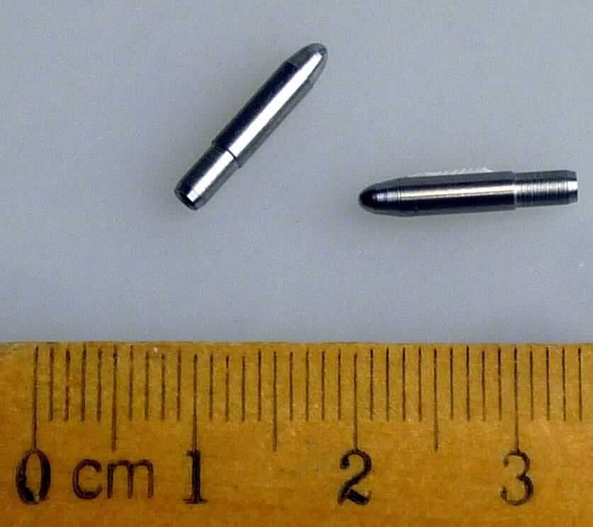 Bei der Ware handelt es sich um die Spitze einer Kugelschreibermine. Die aus rostfreiem Edelstahl bestehende Spitze ist 14 mm lang und hat einen Durchmesser von 2,56 mm. 

Die Ware ist als "erkennbares Teil eines Kugelschreibers, andere als Schreibfedern und Schreibfederspitzen" einzureihen.