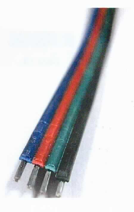 Isoliertes elektrisches Kabel, Art.-Nr. PL-11911029 (weiß) bzw. PL-11911036 (schwarz),
- aus vier einzeln isolierten Kabeln mit jeweils mehreren Kupferdrähten, in einer gemeinsamen Umhüllung (Isolierung), mit einem Durchmesser der Leitereinzeldrähte von weniger als 0,51 mm, ohne Anschlussstücke, für eine Spannung von 12-24 V, 
- zum Verbinden von RGB-LED-Leuchtstreifen.

Die Ware ist als "isoliertes elektrisches Kabel, kein Wickeldraht, kein Koaxialkabel oder anderer koaxialer elektrischer Leiter, kein Zündkabelsatz oder anderer Kabelsatz von der für Beförderungsmittel verwendeten Art, für eine Spannung von weniger als 1.000 V, ohne Anschlussstücke, nicht von der für die Telekommunikation verwendeten Art, mit einem Durchmesser der Leitereinzeldrähte von nicht mehr als 0,51 mm, für eine Spannung von weniger als 80 V, anderes" einzureihen.