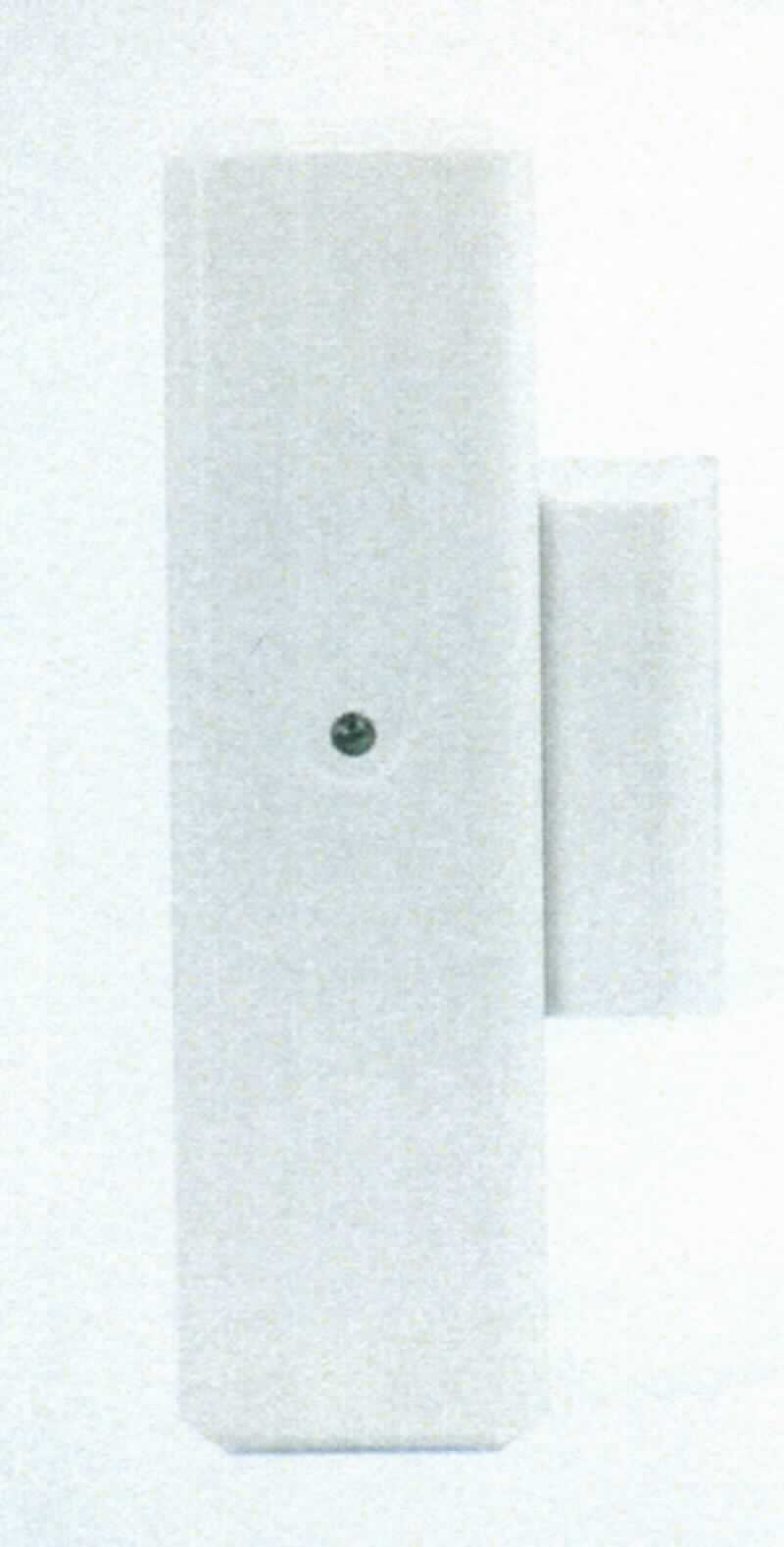 Sogenannter Tür- und Fenstersensor in Form einer Warenzusammenstellung in Aufmachung für den Einzelverkauf, bestehend aus einem in Bezug auf die Verwendung charakterbestimmenden Sensor, einem Geber, Befestigungsmaterial (Schrauben, Klebeband) sowie einer Bedienungsanleitung in einer gemeinsamen Verkaufsverpackung. Der Sensor als kombinierte Maschine besteht im Wesentlichen aus einem Kunststoffgehäuse (25 x 87 x 21 mm) mit einem Batteriefach, einer Funkübertragungseinrichtung sowie einer Sensorelektronik (siehe Abbildung in der Anlage). Der Sensor und der Geber bilden eine funktionelle Einheit, indem diese z.B. an der Tür und an der Türzarge befestigt werden. Das Gerät dient der Überwachung des Schließzustandes (kennzeichnende Haupttätigkeit) von Türen oder Fenstern. Die Sensordaten werden über Funk an ein sogenanntes Gateway (nicht Gegenstand dieser vZTA-Entscheidung) übertragen.
Die Ware wird als "elektronisches Gerät zum Messen oder Prüfen anderer als geometrischer Größen, in Kapitel 90 anderweit weder genannt noch inbegriffen, anderes als von den Unterpositionen (KN) 9031 1000 bis 9031 8038" eingereiht.