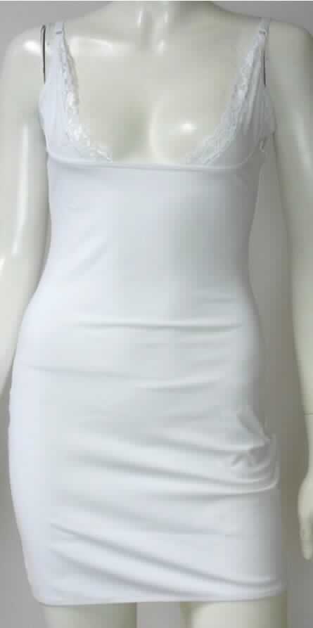 Formhemd, sog. Unterhemd (Kleid), Art. 528694 (429408), Größe 44/46, Foto siehe Anlage,
- aus ca. 0,6 mm dicken, einfarbigen Gewirken aus laut Antrag 65 % Polyamid und 35 % Elasthan 
  (beides synthetische Chemiefasern), vorn mit einem netzartigen Gewirke unterlegt,
- in der Art eines Unterhemdes gearbeitet,
- über den Schritt reichend (Rückenlänge: ca. 78 cm),
- mit verstellbaren Spaghettiträgern,
- ohne Öffnung und ohne Verschluss,
- im Brustbereich mit aufgenähten Zuschnitten aus durchbrochen gearbeiteten Gewirken (sog. Raschelspitze) 
  verziert,
- am unteren Rand durch Umschlagen und Festnähen gesäumt,
- nach Schnitt, Ausstattung und Material dazu bestimmt, gewisse Teile des Körpers zu stützen, zu formen und 
  zu korrigieren.

"Den Korsetten ähnliche Ware, aus Gewirken, andere als in den Unterpositionen 6212 10 bis 6212 30 genannte"