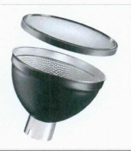 walimex pro Standard-Reflektor inkl. Diffusor LS, Artikelnummer: 19730, in Form eines lampenschirmförmigen Reflektors mit zylindrischem Ansatzstutzen, silbernfarbener Innenfläche, aus Aluminium, Maße: 22 cm Durchmesser, 3 cm Tiefe und einer aufgesetzten runden Diffusorplatte. Der Standard-Reflektor ist passend zum Aufsatz auf die Blitzlichtgeräte der Serie "Light Shooter". Er dient der sanften Ausleuchtung und der Verminderung von Schlagschatten.
Zur äußeren Form siehe Abbildung in Anlage.

Die Ware wird als "Zubehör, erkennbar hauptsächlich für Blitzlichtgeräte, für fotografische Zwecke bestimmt" eingereiht.