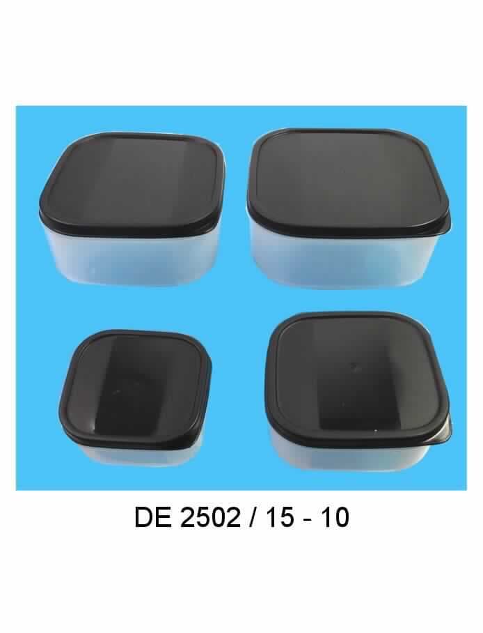 Es handelt sich um vollständig aus Kunststoff (Polyamid) gefertigte, annähernd quaderförmige Vorratsdosen in vier verschiedenen Größen (Seitenlänge: ca. 15 bzw. 13 bzw. 11 bzw. 9 cm).
Die transparenten Behältnisse sind jeweils mit einem flachen Deckel mit seitlicher Grifflasche ausgestattet. Alle Kanten der Erzeugnisse sind abgerundet.
Die Waren mit Herkunft in China werden in der Küche verwendet und sind gemeinsam mit weiteren Waren als sog. Starter-Set (80-tlg.) in einem Karton verpackt.
- Antragstellerangaben -

Abbildung siehe Anlage.

Derartige Erzeugnisse gehören als "Haushaltsartikel aus Kunststoffen, Polyamid enthaltende Küchenartikel, mit Herkunft in China" zum TARIC-Code 3924 1000 11.

Es handelt sich aufgrund des fehlenden gemeinsamen Bedarfs nicht um eine Warenzusammenstellung.