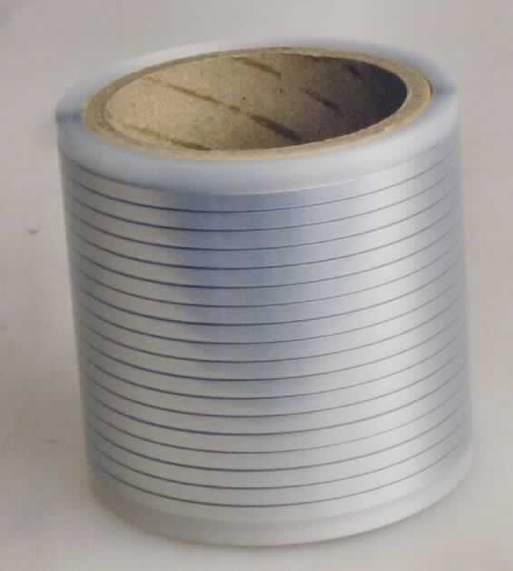 Flachbandkabel, elektrisches Kabel 
- mit flachem, ca. 52 mm breitem und 0,25 mm flachem Querschnitt, 
- ca. 2 m lang, 
- mit 18 einzelnen, parallel zueinander verlaufenden und jeweils ca. 2 mm breiten Adern,
- mit gemeinsamer farblos-transparenter Kunststoffisolation,
einzelhandelsgerecht verpackt auf einer Pappspule in einem Kunststoffblister mit bedruckter Einlegekarte aus Pappe.
Die Ware dient dem Verbinden verschiedener Geräte zur Übertragung von Signalen nach HDMI- oder Ethernet-Standard (jeweils unter 80 V Spannung).

Die Ware ist als "elektrisches Kabel, nicht von Unterpos. 8544 11 bis 8544 4993 20 0 erfasst" einzureihen.