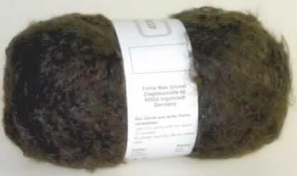 Garn, sog. Handstrickgarn Fiocco uni, siehe Foto,
- in Aufmachungen für den Einzelverkauf (als Knäuel mit einem Gewicht von 50 g),
- laut Untersuchungsergebnis:
-- aus 87 GHT synthetischen Spinnfasern (laut Antrag aus Polyacryl) und
   13 GHT synthetischen Filamenten (laut Antrag aus Polyester),
-- gezwirnt; mit einer S-Drehung als letzter Drehung (u. a. somit kein Nähgarn),
-- mit einem Titer von 6667 dtex (somit kein Bindfaden der Position 5607).