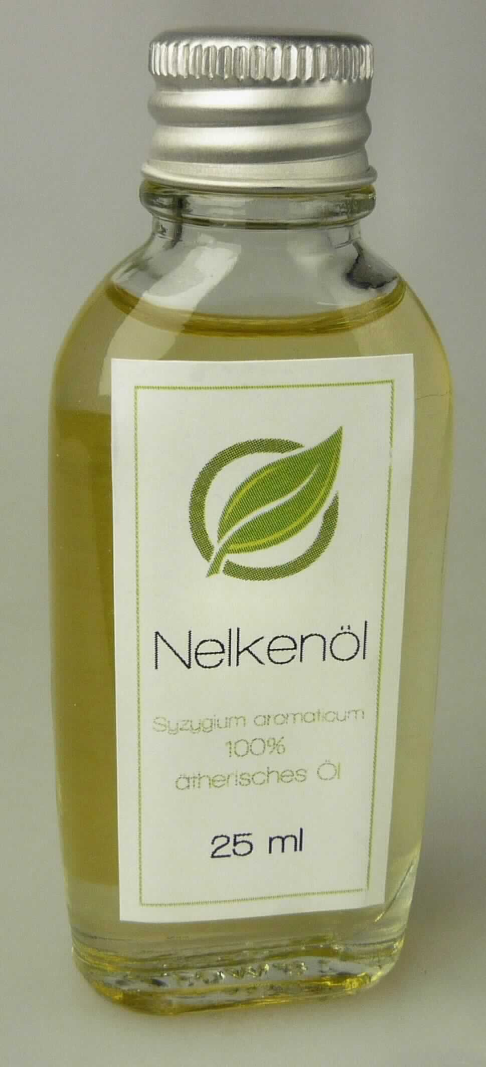 Ätherisches Öl; Nelkenöl

Bei der vorgelegten Ware handelt es sich gemäß den Antragsunterlagen um reines Gewürznelkenöl aus der Pflanze Syzygium aromaticum. Das Erzeugnis liegt als hellgelbes, leicht viskoses Öl mit würzig-aromatischem Geruch vor und wird in Flaschen mit einem deklarierten Inhalt von a 25 ml oder a 500 ml gehandelt.

Das Erzeugnis ist als ätherisches Öl in die Position 3301 der Kombinierten Nomenklatur einzureihen.