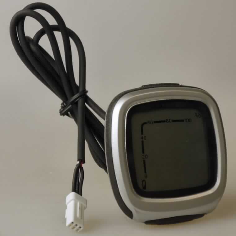 Anzeigetafel für Elektrofahrräder (E-bike),
- aus einem LCD-Display mit passiver Matrix, Temperatursensor und Summer in einem 
  Gehäuse mit Bedientasten und elektrischen Kontakten sowie einer Fahrradlenkerhalterung 
  mit elektrischen Kontakten und fest angebrachtem Anschlusskabel mit Anschlussstück 
  (Abbildung siehe Anlage),
- zum Anzeigen der von externen Sensoren (nicht Gegenstand der Auskunft) ermittelten 
  alphanumerischen Daten und Grafiken (z. B. Geschwindigkeit, Enfernung, 
  Akkumulatorladezustand) -kennzeichnende Haupttätigkeit-, zur akustischen 
  Störungsmeldung, Temperaturanzeige und zum automatischen Ein-/Ausschalten der 
  Fahrradbeleuchtung und des Unterstützungsmodus für das E-Bike,
- zum Anbau an den Lenker eines elektrischen Fahrrades (E-Bike).

"Elektrisches Hör- und Sichtsignalgerät, Anzeigetafel mit Flüssigkristallanzeige (LCD),
 nicht mit aktiver Matrix-Flüssigkristallanzeige (LCD) - Kombination aus Anzeigetafel
 -kennzeichnende Haupttätigkeit-, Hörsignalgerät und Thermometer, noch nicht 
 zusammengesetzt mit Fahrradhalterung - sog. Fahrradcomputer."
