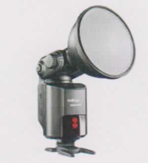 "walimex pro Blitzgerät Light Shooter 360, Art.: 19764", im Wesentlichen bestehend aus einem ca. 20x9x7 cm messenden Gehäuse aus Kunststoff mit eingebauter Elektronik, aufgesetzter und verstellbarer (Drehwinkel vertikal -15° bis +90°, Drehwinkel horizontal 0° bis 270°) Blitzröhre mit abnehmbaren Reflektor/Diffusor, hinten mit LED-Display und Bedienpanel. (Äußere Form: siehe Abbildung in der Anlage)
Das digitale Blitzgerät, mit einer Blitzleistung von 360Ws und einem Eigengewicht von ca. 550g, wird durch einfaches Aufstecken auf den Kamera-Blitzschuh an der Kamera befestigt. Die Stromversorgung erfolgt durch den "walimex pro Powerblock II" oder durch den "walimex pro Powerblock Power Porta" (beides optional erhältlich und nicht Gegenstand dieser Auskunft). Das Gerät verfügt über vier verschiedenen Modi: manuell, Slave 1, Slave 2 und RPT (Stroboskop). Zudem ist die Frequenz der RPT-Funktion einstellbar. Seitlich am Gerät befinden sich unterschiedliche Anschlüsse, wie z.B. für USB, Synchrokabel 3,5 mm, X-Kontakt. 
Das Blitzgerät sorgt für die notwendige Objektausleuchtung bei Fotografien.

Die Ware wird als "Blitzlichtgerät für fotografische Zwecke mit Entladungslampe (Elektronenblitzgerät)" eingereiht.