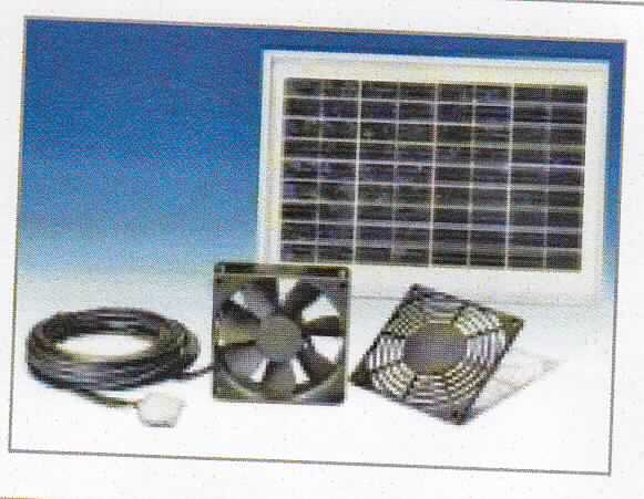 Solar-Lüftungssystem
- aus einem Axialventilator in einem 90 x 90 x 25 mm großen Rahmen, mit Elektromotor mit
  einer Leistung von 5 W, einem Lüfterschutzgitter und einem über Kabel angeschlossenen
  Solarmodul (Abmessungen: 290 x 210 x 20 mm), noch nicht zusammengesetzt (Abbildung
  siehe Anlage),
- zur Belüftung von Gartenhaus, Geräteschuppen oder Gewächshaus nach Einbau des
  Ventilators in die Gebäudewand.

"Wandventilator mit eingebautem Elektromotor mit einer Leistung von nicht mehr als 125 W,
 nicht für zivile Luftfahrzeuge, in funktioneller Einheit mit Solarmodul, noch nicht
 zusammengesetzt - sog. Solar-Lüftungssystem"
