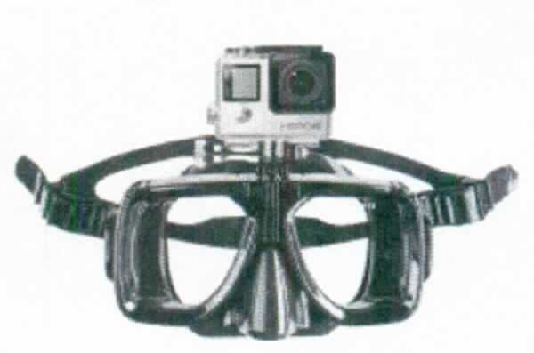 Ausrüstungsgegenstand für den Wassersport (Tauchsport) in Form einer Tauchermaske (sog. "Taucherbrille mit Befestigung für GoPro; Artikel 21052") als Warenzusammenstellung, bestehend aus
- einer Tauchermaske
-- mit einer schwarzen, flexiblen, wasserdichten Einfassung aus Silikon, die teilweise die Stirn und vollständig die
   Nase umschließt 
-- mit zwei Sichtgläsern aus Glas
-- mit einem elastischen Band zur Befestigung am Kopf
-- am oberen Rand mit einer Befestigungsvorrichtung für eine sog. "GoPro"-Videokamera (nicht Gegenstand
   dieser Auskunft)
- einer Schraube
-- aus nicht rostendem Stahl
-- zur Befestigung der Kamera an der Maske
- in einer stabilen Aufbewahrungsbox für den Einzelverkauf aufgemacht.

Die Ware wird als "Ausrüstungsgegenstand für andere Sportarten, im Kapitel 95 anderweit weder genannt noch inbegriffen, für den Wassersport" eingereiht.