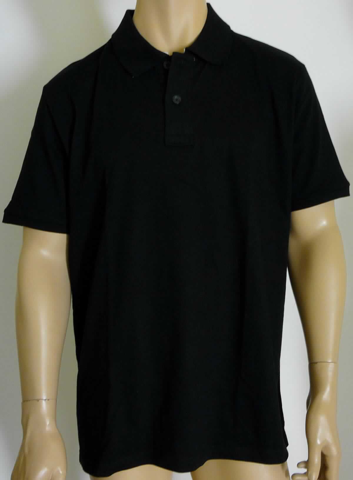 Hemd, sog. Men's Single Jersey Polo, Art. 4010 / 4010F, Größe XL, Foto siehe Anlage,
- laut Antrag mit fünf Stück je Verpackungseinheit im Polybeutel verpackt,
- aus ca. 0,5 mm dicken, einfarbigen Gewirken aus laut Antrag 100 % Baumwolle,
- mit durchschnittlich mehr als 10 Maschen je linearen Zentimeter in jeder Richtung,
- über den Schritt reichend (Rückenlänge: ca. 77 cm),
- mit einem Umlegekragen,
- vorn mit einer kurzen Öffnung mit Knopfverschluss von links über rechts (Männerkleidung),
- mit kurzen Ärmeln,
- am unteren Rand durch Umschlagen und Festnähen gesäumt.

"Hemd, aus Gewirken, für Männer, aus Baumwolle"