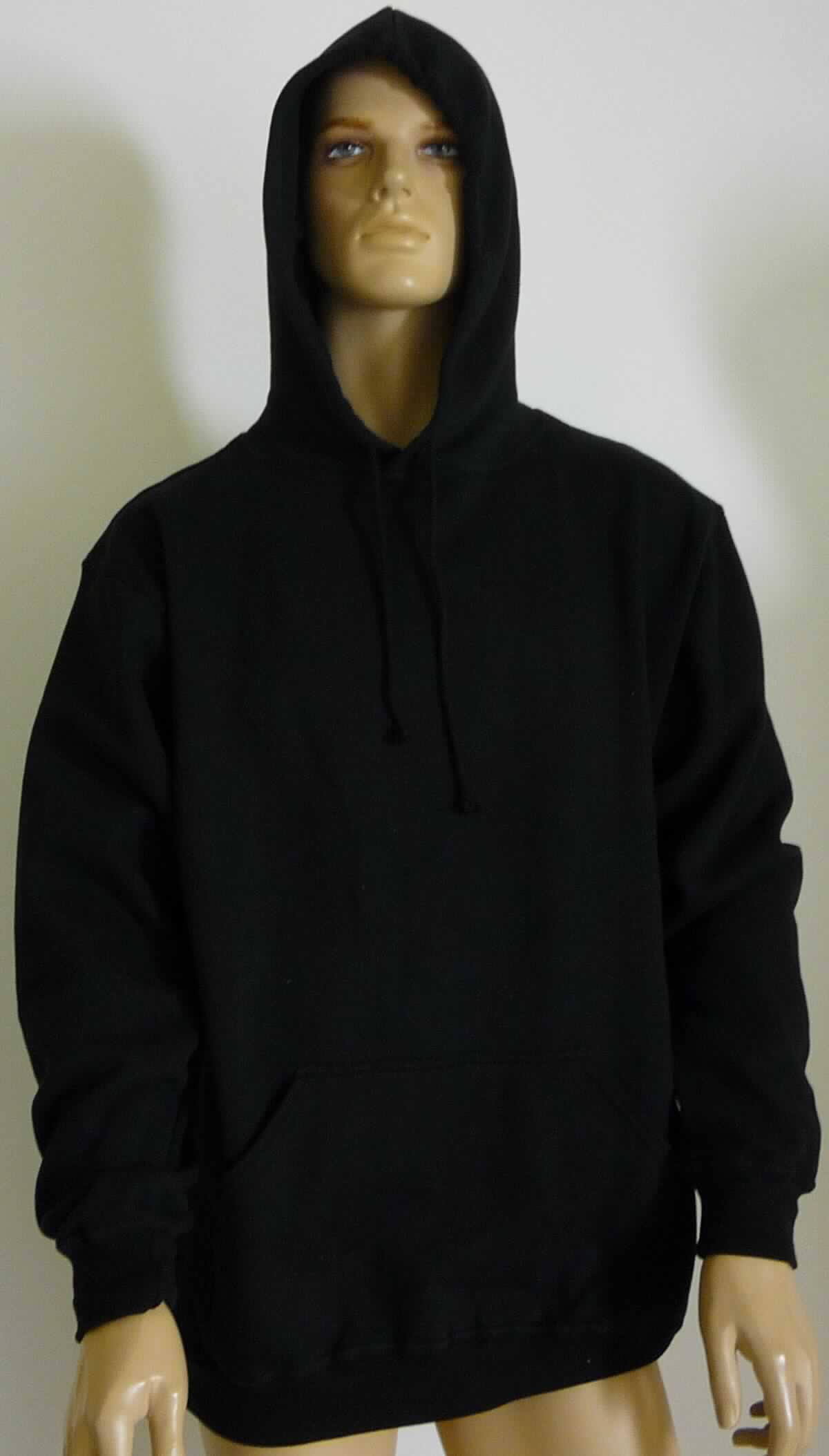 Blousonähnliches Kleidungsstück, sog. Men's Hoody, Kapuzensweater, Art. 2190F, Größe L, Foto siehe Anlage,
- laut Antrag mit fünf Stück je Verpackungseinheit im Polybeutel verpackt,
- aus ca. 1,5 mm dicken, einseitig (Innenseite) gerauten, einfarbigen Gewirken aus laut Antrag 80 % Baumwolle
  und 20 % Polyester (synthetische Chemiefasern),
- über den Schritt reichend (Rückenlänge: ca. 76 cm),
- mit einer Kapuze mit Kordelzug, deren Ränder vorn von links auf rechts überlappen (Männerkleidung),
- ohne Öffnung und ohne Verschluss,
- mit langen Ärmeln, die über den unteren Rand des Kleidungsstücks hinausreichen,
- vorn mit einer großen, aufgesetzten Tasche (sog. Kängurutasche) unterhalb der Taille,
- am unteren Rand mit einem angesetzten, verengenden Bund,
- erfüllt die Merkmale zur Einreihung als blousonähnliches Kleidungsstück, somit kein Pullover. 

"Blousonähnliches Kleidungsstück, aus Gewirken, für Männer, aus Baumwolle"