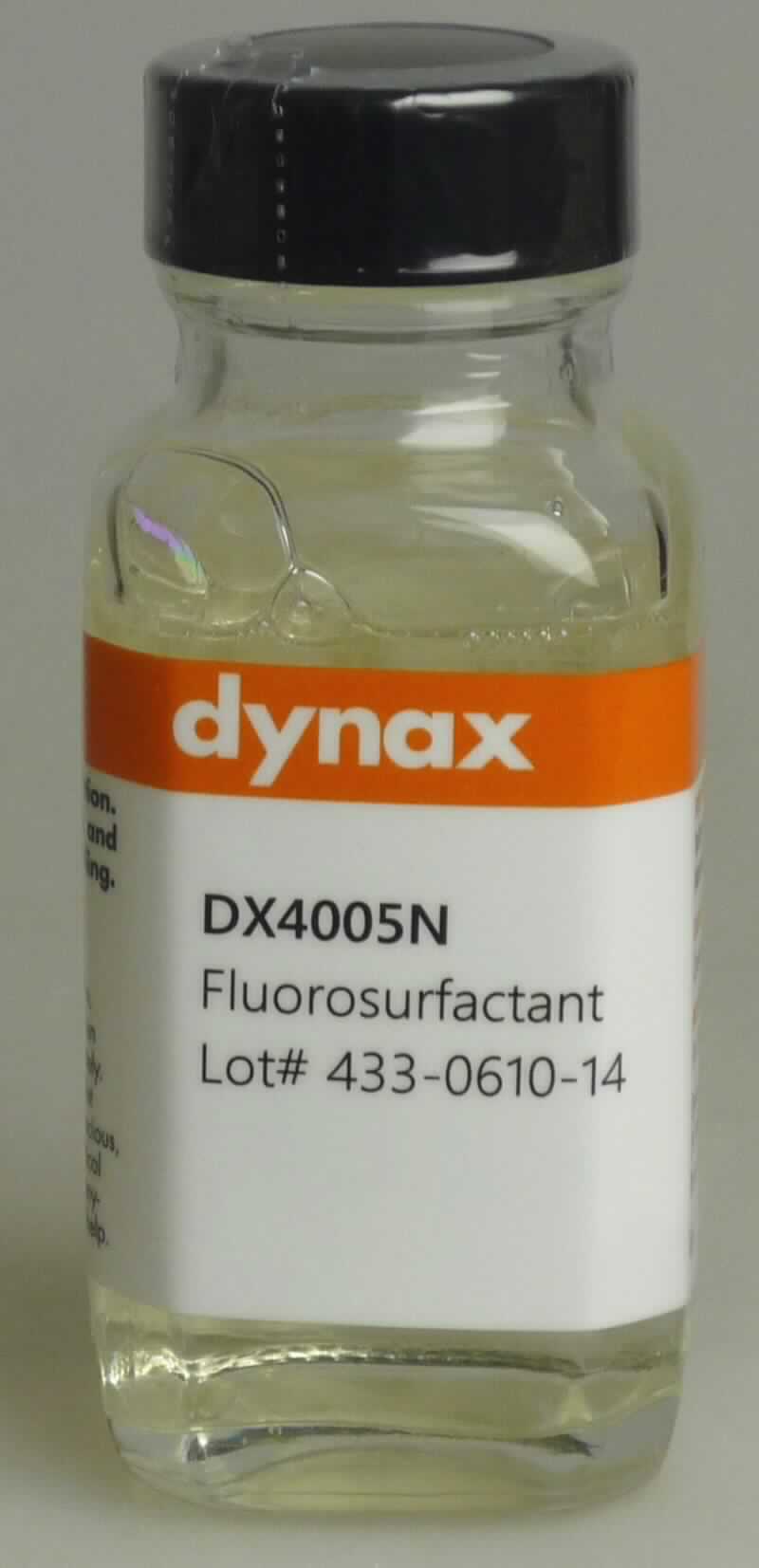 Angaben: 
Dynax Fluortenside; hergestellt durch Telomerisierungsverfahren aus C6-Fluortelomer-Zwischenprodukten; Zubereitung von Fluortensiden mit Hexylenglycol und Wasser; Absenkung der Oberflächenspannung in wässrigen Medien auf unter 20 mN/m.

Warenbeschaffenheit:
Klare, gelbliche, schäumende Flüssigkeit, abgefüllt in Musterflasche. 

Befund: 
grenzflächenaktive Zubereitung