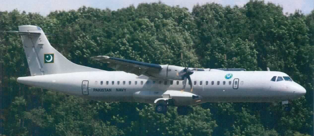 Starrflügelflugzeug, sog. Turboprop-Regionalverkehrsflugzeug, Typ: ATR72-500(212A), Seriennr.: 788 bzw. 712, Foto siehe Anlage,
- mit zwei Turboprop-Triebwerken ausgestattet,
- laut Antrag mit einem Leergewicht von 12950 kg und einem maximalen Startgewicht von
  22500 kg,
- mit den Abmessungen von ca. 27,17 m x 27,05 m x 7,65 m (L x B x H),
- laut Antrag zum Transport von Passagieren (ohne militärischer Modifikationen),
- aufgrund fehlender Bewilligung keine Einreihung in die Codenummer 8802 3000 10 0.

"Luftfahrzeug, Starrflügelflugzeug, mit einem Leergewicht von mehr als 2 000 kg bis 15 000 kg, anderes als in Codenummer 8802 3000 10 0 genanntes"