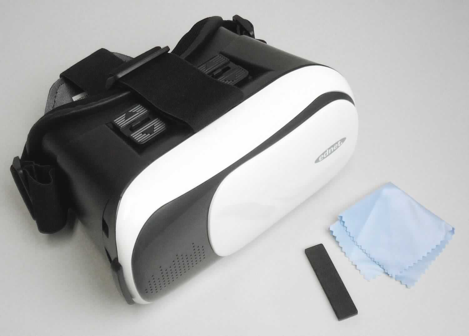 Sog. 3D VR Brille für Smartphones, im Wesentlichen bestehend aus einem mauell einstellbaren Linsensystem in einem skibrillenartigen Kunststoffgehäuse mit elsastischen Kopfbändern, einem Einschubschacht für ein Smartphone und einer Polsterung in Form einer Warenzusammenstellung in Aufmachung für den Einzelverkauf zusammen mit einem Reinigungstuch, drei Anti-Rutsch-Pads und einer Kurzanleitung. Die brillenartige Vorrichtung bestimmt den Charakter der Ware.
Das Gerät dient zum Betrachten von auf Smartphone abgespielten Videos im 3D-Format und für die dreidimensionale Darstellung von 3D-Spielen.

Die Ware wird als "brillenähnliche Ware, keine Sonnenbrille, mit Brillengläsern aus Kunststoffen" eingereiht.