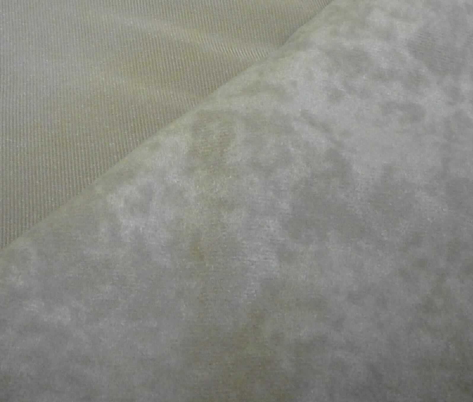 Gewirke, sog. Kettengewirke, Art. ALOVA, Foto siehe Anlage,
- als Meterware, lt. Antrag mit einer Breite von mehr als 30 cm,
- laut Untersuchungsergebnis:
-- einseitig gerautes und gefärbtes Kettengewirke aus synthetischen Chemiefasern (laut Antrag: Polyester),
-- ohne Flor- oder Schlingenoberfläche,
-- keine Elastomergarne oder Kautschukfäden enthaltend,
-- keine Raschelspitze.

"Kettengewirke, anderes als solche der Positionen 6001 bis 6004, aus synthetischen Chemiefasern, anderes
 als in der Unterposition 6005 35 genannte, gefärbt"