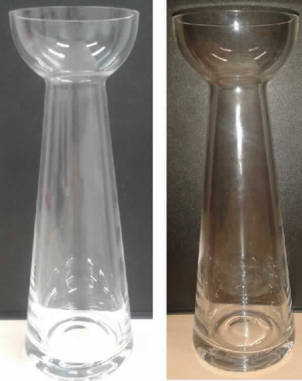 Glasware zur Verwendung bei Tisch oder in der Küche, sog. Glasflasche zum Aufbewahren von Essig & Öl,
Foto siehe Anlage,
- oben offenes Gefäß aus laut Antrag gewöhnlichem, handgefertigtem Glas,
- rund; nach oben hin schmaler werdend; am oberen Rand schalenförmig nach außen gewölbt,
- in den Abmessungen: ca. 7,5 cm (Durchmesser) x 22 cm (Höhe),
- laut Antrag zur Aufbewahrung von Essig und Öl bestimmt; wird als Haushaltsglasware nicht 
  von der Position 7010 erfasst.

"Glasware zur Verwendung bei Tisch oder in der Küche, aus gewöhnlichem Glas, handgefertigt"