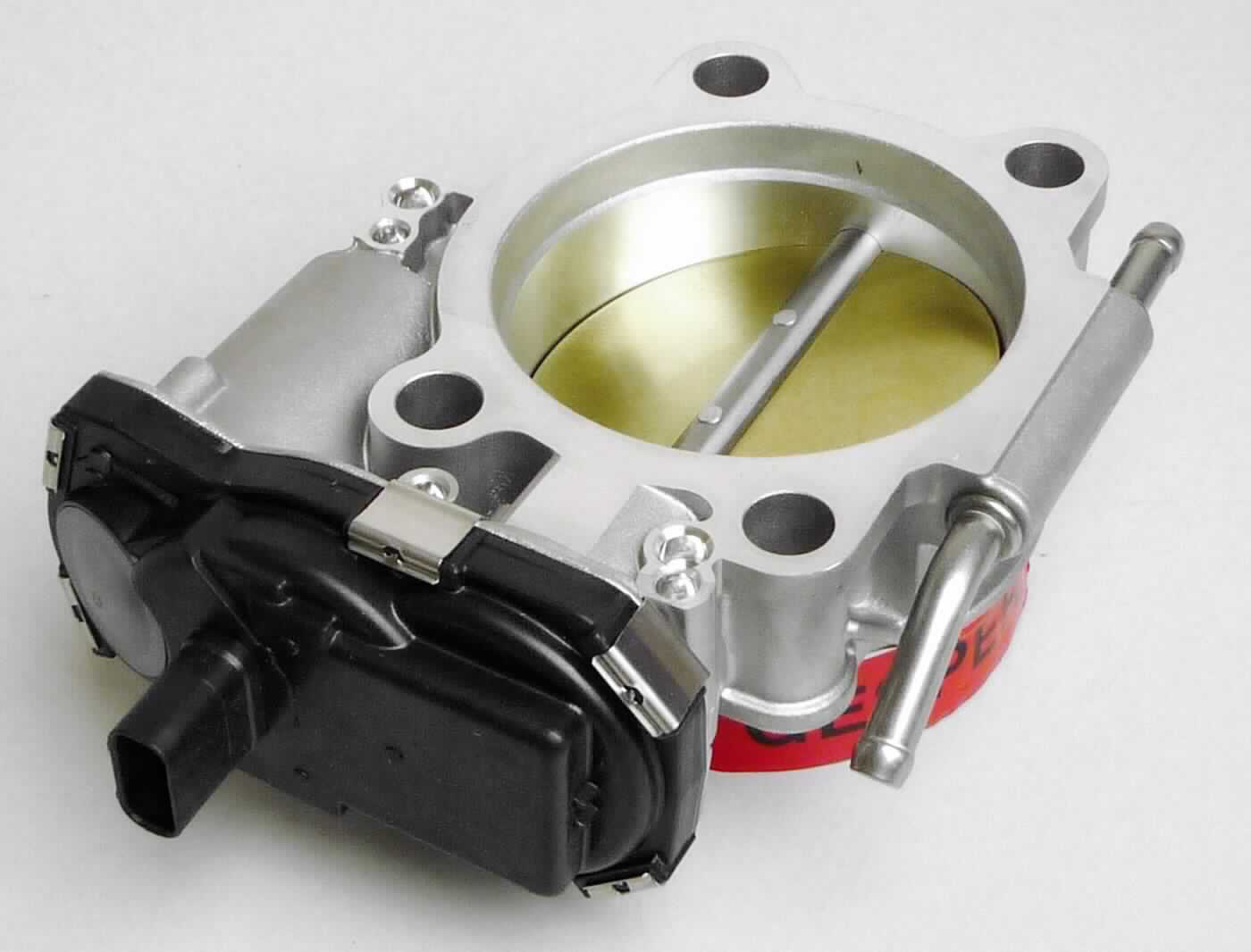 Bei der nach technischer Zeichnung gefertigten Ware handelt es sich um eine in Kraftfahrzeugmotoren (Otto-Motor) verwendete Drosselklappe, im Wesentlichen bestehend aus einer Welle mit daran befestigter Klappe, einem Elektromotor, Sensoren, Zahnräder und einer Steuerplatine in einem Gehäuse. Die Drosselklappe regelt die Zuführung der Luftmenge, um ein zündfähiges Luft-Kraftstoffgemisch zu gewährleisten.

Das Erzeugnis ist als "Armatur für Rohr- oder Schlauchleitungen, von den Unterpositionen 8481 10 bis 8481 8040 nicht erfasst, Regelventil, kein Temperaturregelventil, keinen Ventilzapfen und  keinen Schrittmotor enthaltend, nicht zum Einbau in Kompressoren für Klimageräten in Kraftfahrzeugen" einzureihen.