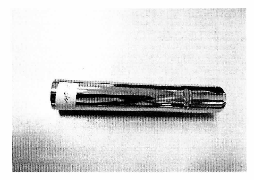 Druckspülrohr aus Stahl

Bei der Ware handelt es sich um ein geschweißtes Rohr mit einer Gesamtlänge von 150 mm, sowie einem 28,1 mm-Innengewinde und einem 30 mm-Außengewinde. Nach den Angaben besteht das Erzeugnis aus Edelstahl (rostfreier Stahl) und ist oberflächlich verchromt. Das Rohr wird im Sanitärbereich als Verlängerung für ein Druckspülrohr für ein Stand-WC verwendet. 

Aufgrund der Beschaffenheit ist das Erzeugnis als "anderes geschweißtes Rohr aus nicht rostendem Stahl" in die Codenummer 7306 4080 00  0 des Zolltarifs einzureihen.