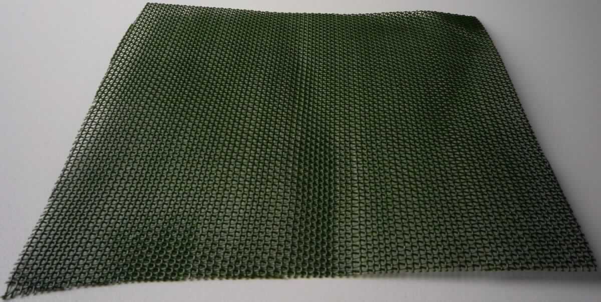 Gewebe, sog. Monofilgewebe, Foto siehe Anlage,
- laut Antrag:
-- als Meterware, mit einer Breite von mehr als 30 cm,
-- aus Monofilen aus Polyethylen (synthetische Monofile von mehr als 67 dtex, Erzeugnis der Position 5404),
-- mit einem Durchmesser von 0,45 mm, 
-- in Leinwandbindung, 
-- gefärbt.

"Gewebe aus Garnen aus synthetischen Filamenten (Erzeugnisse der Position 5404), anderes als in den   
 Unterpositionen 5407 10 bis 5407 69 genannte, mit einem Anteil an synthetischen Filamenten von mehr 
 als 85 GHT, gefärbt"