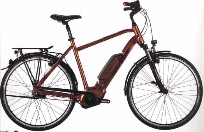 Pedal Electric Cycle (Pedelec), sog. teilmontiertes E-Bike, Foto der vollständigen Ware siehe Anlage, 
bestehend aus:
- einem aus mehreren rohrartigen Elementen zusammengeschweißten Rahmen aus (lt. Antrag) Aluminium, 
  der im unteren Bereich mit einer spezifischen Aufnahmevorrichtung für einen elektrisch angetriebenen 
  und mit einer Trethilfe ausgestatteten Mittelmotor (lt. Antrag: mit einer Nenndauerleistung von 250 Watt)
  sowie zur Aufnahme eines Akkumulators (lt. Antrag: Akku Powerpack 400 Wh) besonders gestaltet ist,
- einer Federgabel,
- einem Vorbau,
- einer Lenkvorrichtung mit Griffen,
- einem vollständigen Bremssystem (Scheibenbremsen vorne und hinten),
- einem Sattel mit Sattelstütze,
- zwei 28" Laufrädern mit Bereifung,
- mit Gepäckträgergestell,
- einer Kettenschaltung,
- einer Beleuchtungsanlage,
- zwei Schutzblechen und 
- einem Seitenständer,
- unvollständig, da Mittelmotor, Kette, Kurbel, Pedale, Bedieneinheit und Akkumulator fehlen (weist jedoch 
  im vorliegenden Zustand bereits die wesentlichen Beschaffenheitsmerkmale der vollständigen Ware auf).

"Fahrrad mit Elektrohilfsmotor (Pedelec), mit einer Trethilfe, mit einer Nenndauerleistung von 250 Watt 
oder weniger"