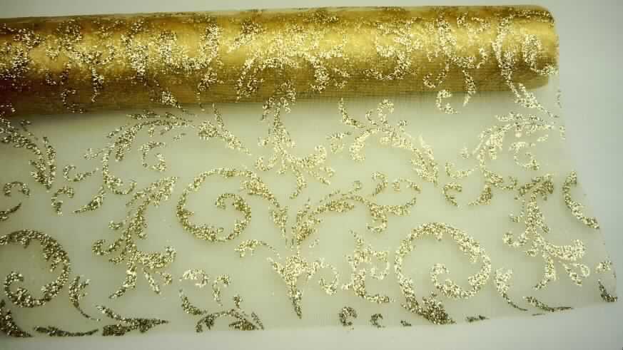 Gewebe, sog. Deko Organzastoff, gold, siehe beigefügtes Foto,
- als Meterware auf Rollen,
- lt. Antrag mit einer Länge von ca. 5 m und einer Breite von ca. 36 cm,
- lt. Untersuchungsergebnis:
-- aus ungezwirnten, nicht hochfesten Garnen aus synthetischen Filamenten (Polyamid),
-- in Leinwandbindung,
-- bedruckt,
-- durch Heißschneiden der Ränder in einfacher Weise gegen das Ausriefeln gesichert, damit
   nicht konfektioniert,
- in einer klarsichtigen Kunststofffolie verpackt.

"Gewebe aus Garnen aus synthetischen Filamenten, nicht aus hochfesten Garnen, in Leinwandbindung,
 mit einem Anteil an Filamenten aus Polyamiden von 85 GHT oder mehr, bedruckt"