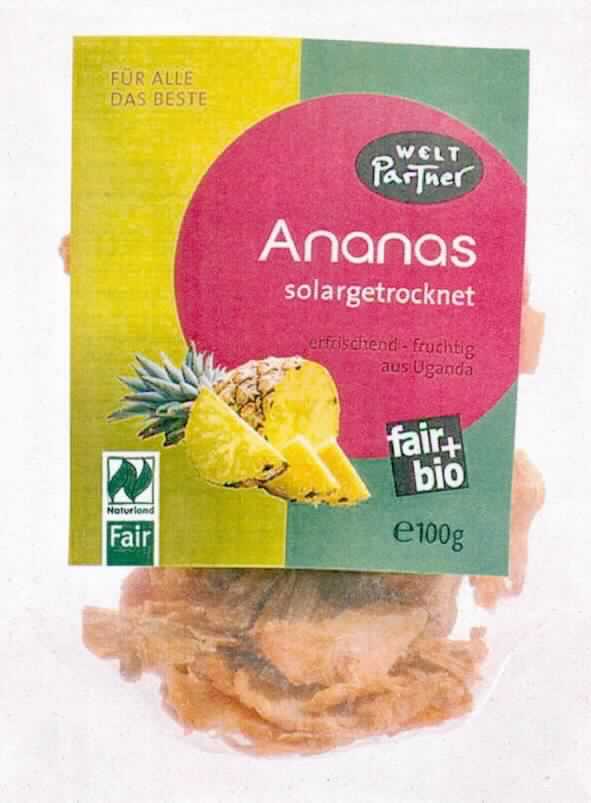 Ananas, getrocknet, ungezuckert

Neuerteilung der vZTA DE 8330/10-1

Beschaffenheit der vorgelegten Warenprobe: 
Umschließung: Mehrfarbig bedruckter Original-Kunststoffbeutel (100 g), auf der Vorder- und Rückseite 
etikettiert, mit Produktbezeichnung, Zutatenverzeichnis (Ananasscheiben), Nährwertangaben, Mindest-
haltbarkeitsdatum u. a.
Inhalt: Bis zu 6 cm große und ca. 2 mm dicke, bräunlichgelbe, getrocknete Fruchtstücke; Geschmack 
nach Ananas, natursüß, säuerlich.

Ananas, getrocknet