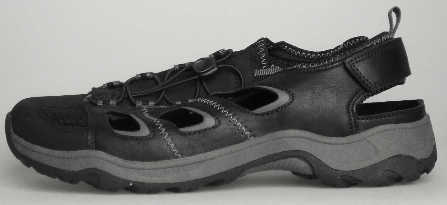 Halbschuhe (lt. Antrag: "Herren Outdoorsandalen Farbe schwarz - Art. 384298", Foto siehe Anlage)
- mit Laufsohlen aus (lt. Antrag) Kautschuk, 
- mit Oberteil (geschlossenes Blatt) aus Kunststoff (Spinnstoff mit einer mit bloßem Auge wahrnehmbaren 
  Außenschicht aus Kunststoff; den größten Teil der Außenfläche bildend) und Spinnstoff,
- auf das Oberteil sind Stücke aus Kunststoff und Spinnstoff als Verstärkungsteile aufgesetzt,
- über dem Spann mit einer elastischen Kordel mit Kordelstopper,
- nicht mit Dornen, Krampen, Klammern, Stollen oder ähnlichen Vorrichtungen versehen 
  oder für deren Anbringung hergerichtet (keine Sportschuhe),
- nicht den Knöchel bedeckend,
- ohne Metallschutz in der Vorderkappe, 
- mit einer Länge der Innensohle von mehr als 24 cm,
- nicht als Männer- oder Frauenschuhe erkennbar

"Schuhe mit Laufsohlen aus Kautschuk und Oberteil aus Kunststoff, andere als in der Pos. 6401 und
 in den UPos. 6402 1210 bis 6402 9991 genannt, nicht als Männer- oder Frauenschuhe erkennbar"