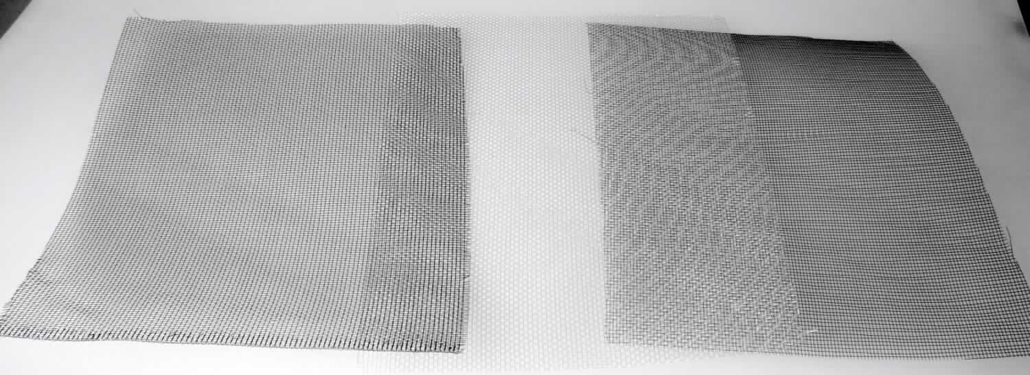 Es handelt sich um verschiedenfarbige (silbern, anthrazit, schwarz) Gewebe aus Aluminiumdraht mit einer maximalen Querschnittsabmessung zwischen 0,22 und 0,28 mm. Die Erzeugnisse dienen als Insektenschutzgitter und sind gerollt in Pappkartons oder Kunststofffolie verpackt.
Rollenbreite: 0,6 - 1,5 m
Rollenlänge: 10 - 250 m
- Antragstellerangaben -

Abbildung siehe Anlage.

Derartige Erzeugnisse gehören als andere (als in den Codenummern 7616 1000 10 0 bis 7616 1000 99 0 genannte) Waren aus Aluminium, Gewebe aus Aluminiumdraht" zur Codenummer 7616 9100 00 0 des Zolltarifs