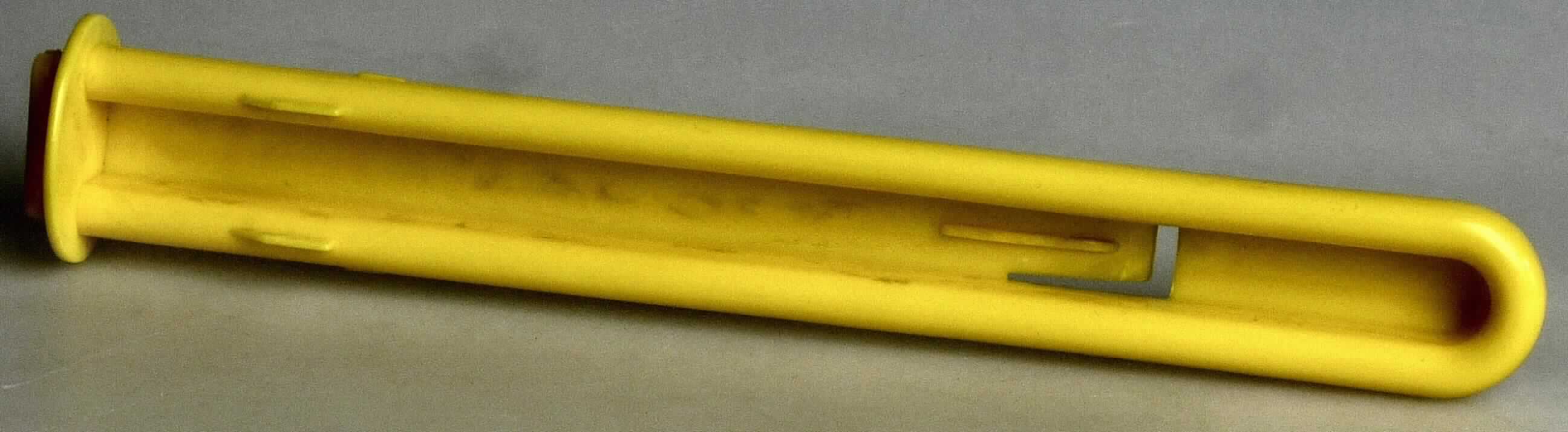 "Stange (Mat.-Nr. 162.967)"
- längliches, oben abgerundetes Profil aus gelbem Kunststoff (Polypropylen lt. Antrag) mit verschiedenen 
  spezifischen Einkerbungen, Laschen und Einrastnasen für das Befestigen von weiteren Bauteilen (Fixierhilfe und 
  Korb für Kleinteile, nicht Gegenstand dieser vZTA) sowie zum Zusammenbauen mit einem sog. Flaschengitter 
  (nicht Gegenstand dieser vZTA),
- Abmessungen: ca. 21,5 cm hoch, Durchmesser ca. 3,5 cm,
- dient nach Zusammenbau mit Flaschengitter, Fixierhilfe und Korb für Kleinteile und dem dampferzeugenden
  Sterilisationsbehälter mit Heizelement und Deckel (nicht Gegenstand dieser vZTA) zur Sterilisation von 
  Babyflaschen, Saugern und ähnlichem Zubehör im Haushalt,
- speziell geformt für die Verwendung in einem bestimmten Dampfsterilisiergerät.
(Abbildung siehe Anlage)

"Teil, erkennbar ausschließlich für elektrische Haushaltswärmegeräte der Unterposition 8516 7990 bestimmt; Stange"