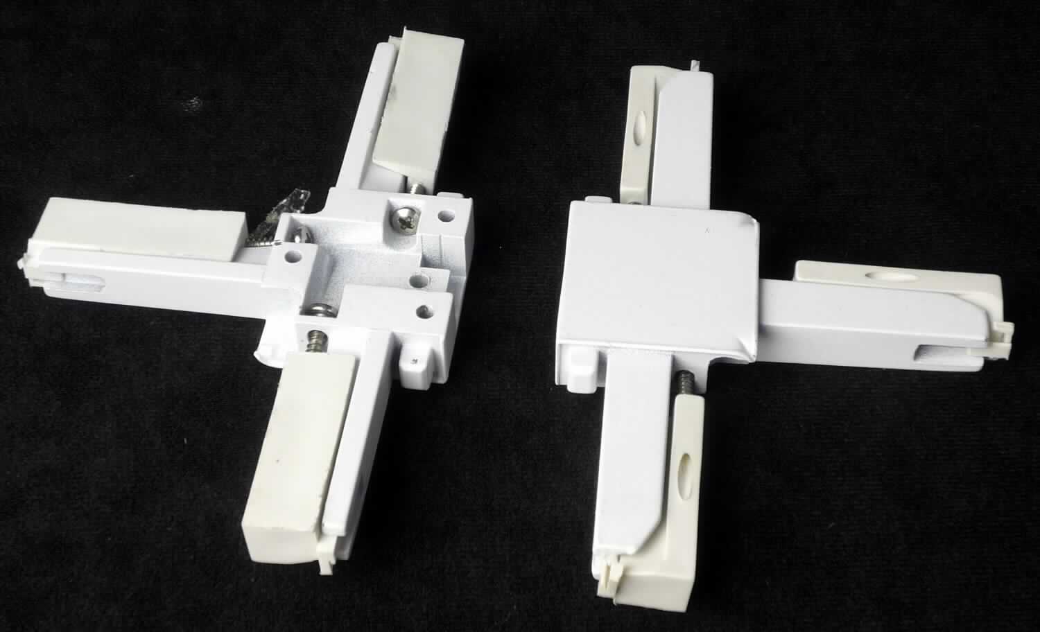 Es handelt sich um aus einer Aluminiumlegierung mit gewichtsmäßig vorherrschendem Aluminiumgehalt (Druckguss) gefertigte Erzeugnisse mit einem quaderförmigen, auf einer Seite mit Aussparungen und Bohrungen versehenen Korpus, der mit zwei etwa 5 mm langen Nasen und drei etwa 40 mm langen "Schenkeln" mit einem mittels einer Schraube aus Stahl beweglich angebrachten Kunststoffkeil versehen ist. Die Waren dienen als Verbinder für Rahmen von Insektenschutztüren und Insektenschutzfenstern.
- Antragstellerangaben - 

Die unedlen Metalle sind aufgrund des Umfangs und im Hinblick auf die Verwendung charakterbestimmend. Innerhalb der unedlen Metalle herrscht Aluminium gewichtsmäßig gegenüber Stahl vor. 

Abbildung siehe Anlage.

Derartige Erzeugnisse gehören als "Konstruktionsteile aus Aluminium" zur Codenummer 7610 9090 00 0 des Zolltarifs.