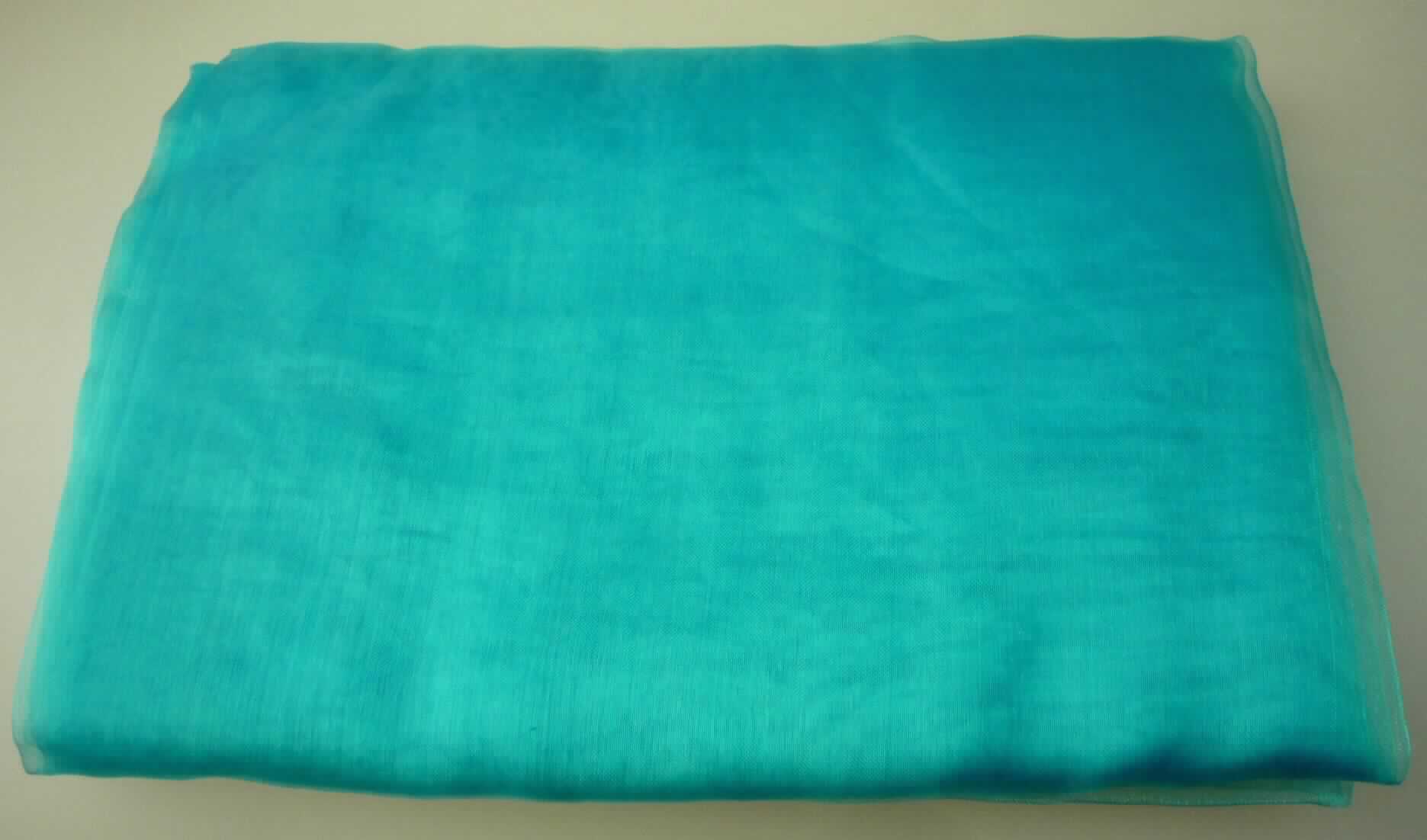 Gewebe, sog. Dekostoff, Art. Nr. 698057, Foto siehe Anlage,
- rechteckig; laut Antrag in den Abmessungen: 150 cm x 200 cm,
- laut Untersuchungsergebnis:
-- aus ungezwirnten, nicht hochfesten Garnen aus Polyamid-Filamenten (synthetische Filamente),
-- in Leinwandbindung,
-- gefärbt,
-- nicht gesäumt.    

"Gewebe aus Garnen aus synthetischen Filamenten, anderes als in den Unterpositionen 5407 10 bis 5407 30 
 genannte, mit einem Anteil an Filamenten aus Polyamiden von mehr als 85 GHT, gefärbt"