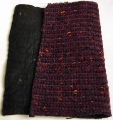 Textillaminat, sog. Wilhelm, Foto siehe Anlage,
- als Meterware; mit einer Breite von mehr als 30 cm,
- aus zwei mit ihrer ganzen Fläche aufeinanderliegenden und so miteinander durch Kleben verbundenen Lagen,
- laut Untersuchungsergebnis bestehend aus:
-- einer Oberlage aus einem buntgewirkten Kuliergewirke aus 50 % Wolle, 37 % Chemiefasern (5 % Polyester-
   Filamente, 26 % Polyacryl-Spinnfasern und 6 % Viskose-Spinnfasern) und 13 % Baumwolle (die Antragsangaben
   können als zutreffend angesehen werden),
--- keine Elastomergarne oder Kautschukfäden enthaltend,
-- einer Unterlage aus Nadelfilz aus synthetischen Chemiefasern,
- im Hinblick auf die Verwendung bestimmt das die Schauseite bildende Kuliergewirke den Charakter der Ware.

"Gewirke, anderes als in den Positionen 6001 bis 6005 genannte, aus Wolle"