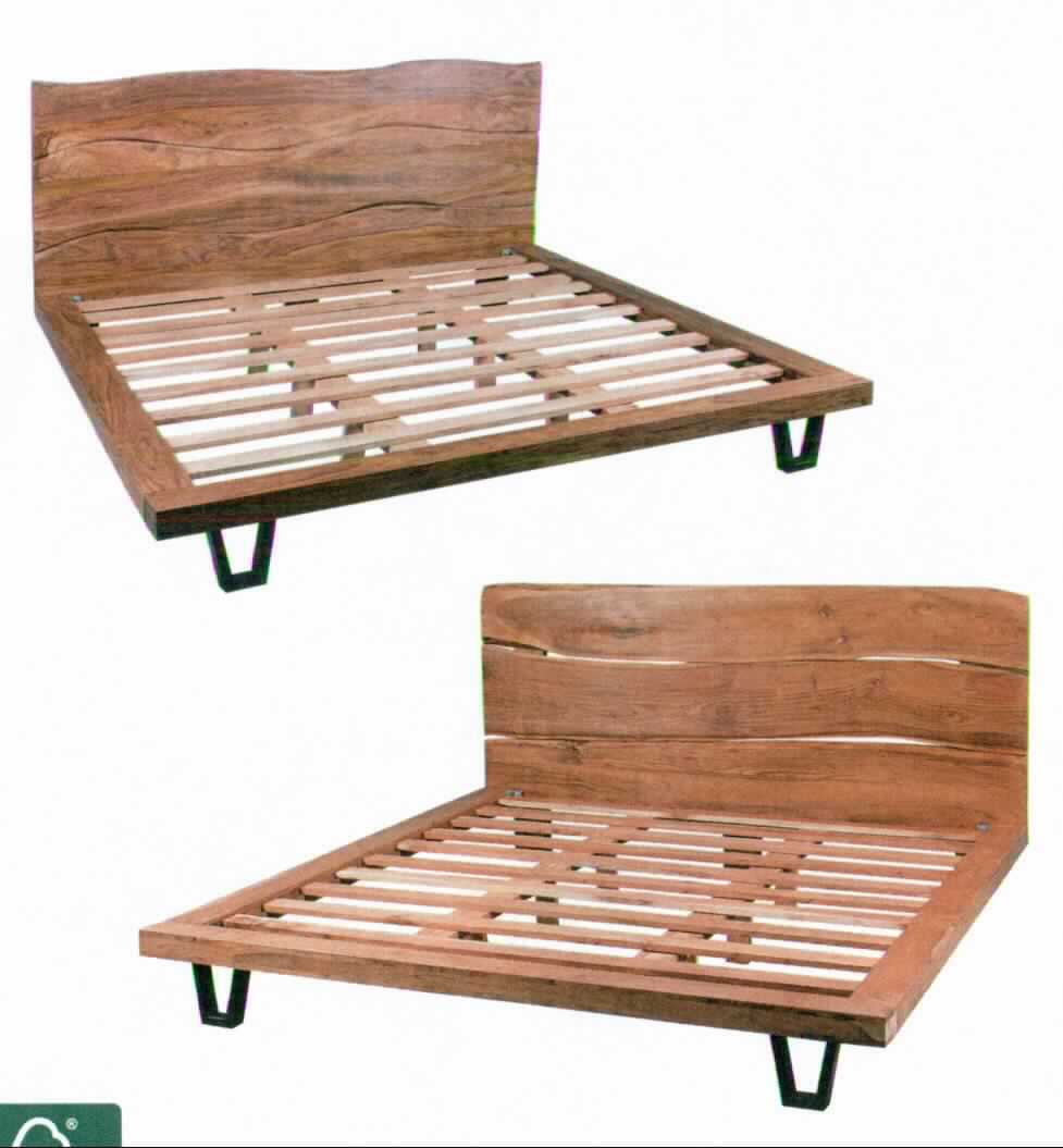 Das Bett, sog. Wohnling Massivholz Bettgestell (WL1.479 und WL1.480), ist 104 x 204 x 216 cm (H x B x L) groß. Es besteht aus einem Bettgestell mit Lattenrost und Kopfteil aus Sheesham- bzw. Akazienholz sowie neun Standbeinen aus Holz und zwei vorderen Standbeinen aus Metall.
Hinsichtlich des Umfangs, der Bedeutung für die Verwendung sowie des Wertes stellt sich das Holz als der charakterbestimmende Stoff des Erzeugnisses dar.

Die Ware wird als "anderes als von den Positionen 9401 und 9403 erfasstes Möbel, von der im Schlafzimmer verwendeten Art" eingereiht.