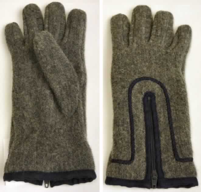 Handschuhe, sog. Walkstoffhandschuhe, Größe 7 1/2, Foto siehe Anlage,
- als Fünffingerhandschuhe gearbeitet,
- aus etwa 3 mm dicken, melierten Gewirken aus laut Antrag Wolle,
- durch Zusammennähen konfektioniert,
- durchgehend gefüttert,
- auf dem Handrücken ausgehend vom unteren Rand mit einer etwa 10 cm langen Öffnung, unterlegt mit einem
  Zuschnitt aus einem buntgewebten Gewebe; mit einem Reißverschluss zu schließen,
- entlang der Öffnung und am unteren Rand mit einem Band aus Geweben eingefasst.

"Fingerhandschuhe, aus Gewirken, nicht mit Kunststoff oder Kautschuk getränkt, bestrichen oder überzogen,
 aus Wolle"
