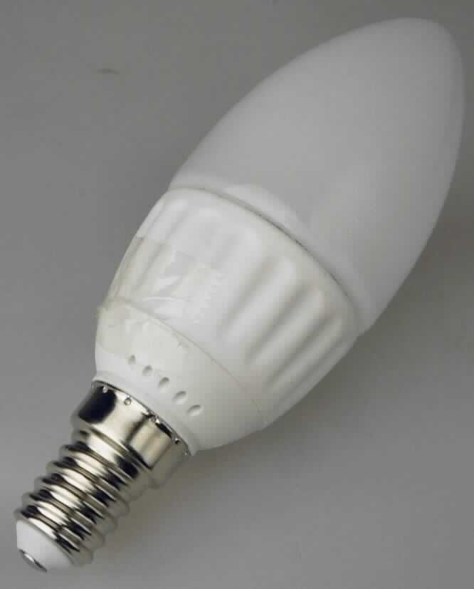 Kompaktleuchtstofflampe (Energiesparlampe) 9W CFL Candle C77A09, Art. 172614, 175700
- aus einer gewendelten Leuchtstoffröhre (Farbtemperatur 2700 K), montiert auf einem Lampensockel 
  mit E 14 Schraubgewinde, integriertem elektronischem Vorschaltgerät und zusätzlicher kerzenförmiger, 
  milchiger Abdeckung, 
- für eine Spannung von 220 - 240 VAC bei einer Leistung von 9 W,
- zur Verwendung als Leuchtmittel.
(Abbildung s. Anlage)

"Elektrische Entladungslampe, Glühkathoden-Leuchtstofflampe mit einem Lampensockel, nicht für die elektrische 
 Beleuchtung für bestimmte Luftfahrzeuge; Kompaktleuchtstofflampe"