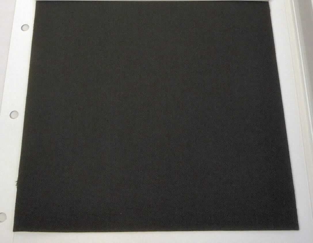 Textillaminat, Hauptgruppe FAST03, Foto siehe Anlage,
- als Meterware; laut Antrag mit einer Breite von 142 cm,
- aus drei mit ihrer ganzen Fläche aufeinander liegenden und so miteinander durch Kleben verbundenen Lagen: 
-- Oberlage:
--- gefärbtes Gewebe aus laut Antrag 55 % synthetischen Spinnfasern (Modacryl) und 45 % Baumwolle (diese
    Angaben können als zutreffend angesehen werden),
-- Zwischenlage:
--- dünne, im Querschnitt mit dem bloßen Auge nicht wahrnehmbare Zwischenlage aus einer Kunststofffolie,
-- Unterlage:
--- buntgewirktes, undichtes Kuliergewirke aus laut Antrag 100 % Aramid (= Polyamid / synthetische Chemiefasern; 
    keine Elastomergarne oder Kautschukfäden enthaltend),
- mit einem Quadratmetergewicht von laut Antrag 400 g,
- im Hinblick auf das äußere Erscheinungsbild und die Nähfestigkeit bestimmt das die Schauseite bildende
  Gewebe den Charakter der Ware.

"Gewebe aus synthetischen Spinnfasern, mit einem Anteil an diesen Fasern von weniger als 85 GHT, 
  ausschließlich mit Baumwolle gemischt, mit einem Quadratmetergewicht von mehr als 170 g, gefärbt,
  aus Modacryl-Spinnfasern"