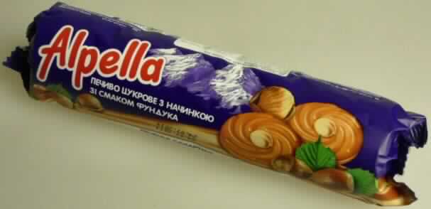 Doppelkekse mit Cremefüllung

Ein Warenmuster in Originalumschließung lag vor.

Bunt bedruckter und etikettierter Kunststoffschlauchfolienbeutel mit Angaben zum Produkt (Doppelkekse 
mit Creme mit Haselnussgeschmack; 75 g) und zu den Zutaten (siehe Feld 8); darin runde, hellbraune 
Doppelkekse (Durchmesser ca. 4 cm; Höhe ca. 1,2 cm) mit einer beigefarbenen Füllung; Geschmack 
nach Mürbegebäck und Haselnussaroma, süß. 

Wassergehalt im Keksanteil (103 °C; Seesand): 12 GHT oder weniger
Fettgehalt im Keksanteil: 35 GHT oder weniger 
Stärke/Glucose*: 25 bis weniger als 50 GHT
Saccharose/Invertzucker/Isoglucose**: 5 bis weniger als 30 GHT
Milchfett***: weniger als 1,5 GHT
Milchprotein***: weniger als 2,5 GHT

*: festgestellt gemäß VO (EG) 900/2008, VO (EU) 118/2010 
**: festgestellt gemäß VO (EG) 900/2008
***: nach den Antragsangaben

Backware, kakaohaltig, Kekse gesüßt, ohne kakaohaltigen Überzug, mit einem Gehalt an Milchfett 
von weniger als 8 GHT, Doppelkeks mit Füllung