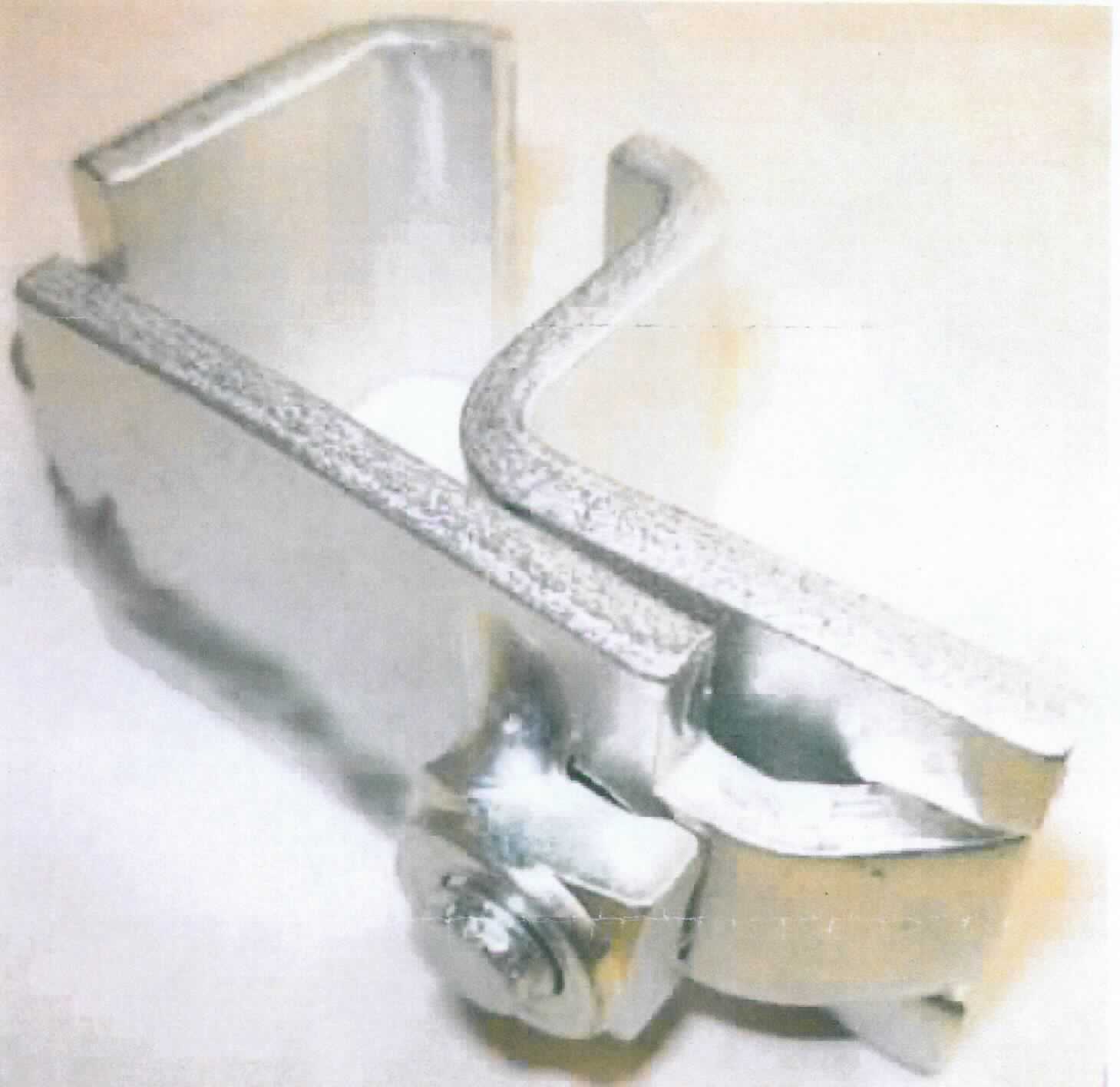 Sog. Halter C-Schiene,
- aus einem spezifisch nach Zeichnung gefertigten etwa L-förmigen Metallkörper mit einem über 
  eine Schraube daran befestigten weiteren etwa L-förmigen Metallkörper (Abbildung siehe Anlage),
- zur Verwendung als erkennbarer Teil eines Krans, zur Befestigung einer Profilschiene an der 
  Kranbrücke.

"Teil, erkennbar ausschließlich für Geräte der Position 8426 bestimmt, nicht aus Eisen oder Stahl gegossen - sog. Halter C-Schiene"