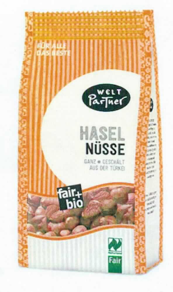 Haselnüsse

Umschließung: Mehrfarbig bedruckter Kunststoffstandbeutel (200 g) mit Produktbezeichnung, Angaben über 
Zutaten (Haselnüsse), Nährwertangaben, Mindesthaltbarkeitsdatum u. a.

Inhalt: Ganze Haselnusskerne, mit fest anhaftender Samenschale, ohne Braunfärbung, die auf ein Rösten 
hindeutet; Geruch und Geschmack Haselnüssen entsprechend, ohne erkennbares Röstaroma.

Haselnüsse, frisch oder getrocknet, ohne Schale