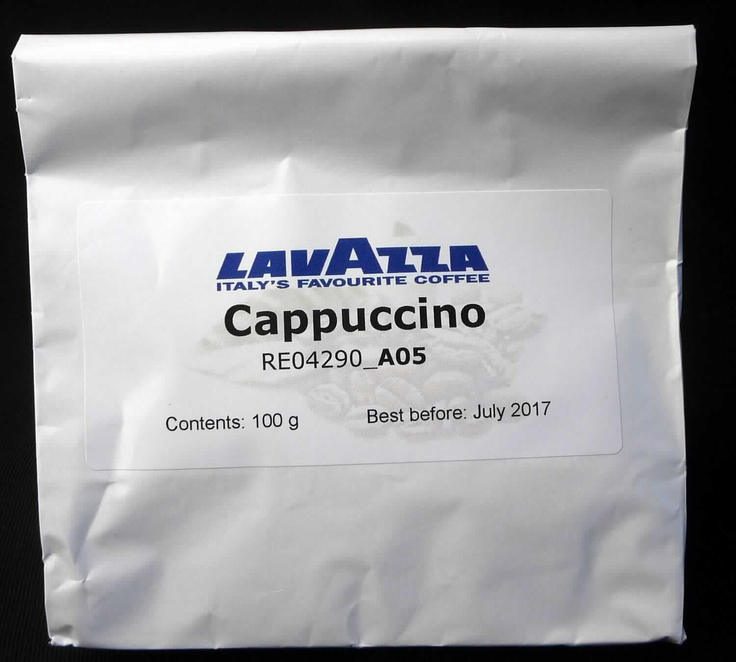 Kaffeehaltiges Getränkepulver

Ein Warenmuster, nicht original verpackt, und eine vertrauliche Produktspezifikation mit Angaben zu den Zutaten, 
zum Nährwert und zur Dosierung wurden vorgelegt. Danach enthält die Ware u. a. 39 % Magermilchpulver und 
7,2 % Kaffee-Extrakt.

Beschaffenheit des vorgelegten Warenmusters:
Inhomogenes, weißes Pulver, durchsetzt mit einem dunkelbraunen Granulat; Geruch leicht nach geröstetem 
Kaffee; Geschmack süß, fettig, milchig, cremig, bitter nach Kaffee; Zubereitung gem. Dosierungsvorschlag 
(18,5 g / 150 ml heißes Wasser) ergibt ein Milchkaffeegetränk.

Milchprotein (gem. Antragsangaben): mehr als 2,5 GHT

Zubereitung auf der Grundlage von Auszügen aus Kaffee, mehr als 2,5 GHT Milchprotein enthaltend