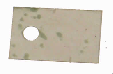 Isolierscheibe,
- ganz aus Glimmer, in rechteckiger Form (Abmessungen 18 x 12 x 0,05 mm) mit einem 
  Loch (Abbildung siehe Anlage),  
- zur elektrischen Isolation zwischen Leistungshalbleitern in TO-220-Gehäusen und ihren 
  Kühlkörpern. 

"Isolierteil, ganz aus Isolierstoffen (Glimmer), für elektrische Maschinen - Isolierscheibe"