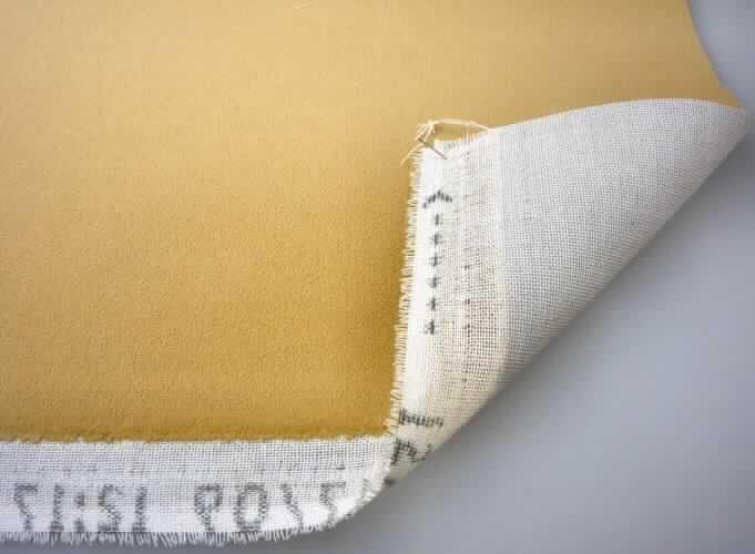 Gewebe, Artikelname: Pride (Möbelstoff), siehe beigefügtes Foto,
- als Meterware,
- mit einer Breite von mehr als 30 cm,
- einen Samt nachahmend, 
- lt. Untersuchungsergebnis:
-- aus einem weißen Gewebe in Leinwandbindung,
-- auf der Oberfläche vollständig mit Klebstoff (ohne eingebettete Kügelchen) bestrichen und
   anschließend mit einer Schicht aus Scherstaub (Faserlänge: ca. 1- 2 mm) versehen; mittels
   Kleber wurde eine zweite Schicht aus Scherstaub (Faserlänge: ca. 1- 2 mm) aufgebracht.

"Andere Gewebe als in den Kapiteln 50 bis 58 und in den Positionen 5901 bis 5906 genannte, 
 überzogen, andere als mit in Klebstoff eingebetteten Kügelchen"
