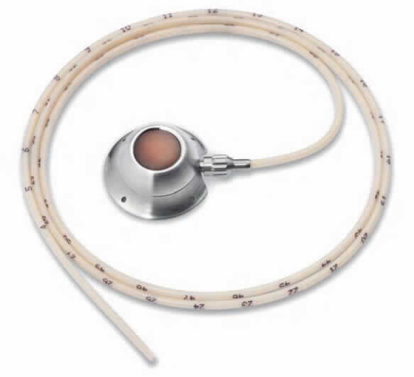 Portsystem, sog. Micro-Sitimplant Titan Expert, Art.-Nr. 8316.119, in Form einer Warenzusammenstellung in Aufmachung für den Einzelverkauf, im Wesentlichen bestehend aus 
- einer im Durchmesser ca. 28 mm großen, 11 mm hohen und 10,5 g schweren Vorrichtung mit einem Gehäuse aus
  Titan, an der ein mit Markierungen versehener, ca. 65 cm langer und 7,8 F starker PUR-Katheter mit verjüngter 
  Spitze befestigt wird (Port mit Port-Katheter, charakterbestimmend im Hinblick auf die Verwendung),
- einer sog. Portpunktionsnadel Hubsite, mit 90 Grad abgewinkelter Nadel mit Huberschliff und weichen Flügeln zur 
  Führung der Kanüle, mit Schlauch, Anschlussstück und Schlauchklemme, zur Punktion des Portseptums,
- einer geraden Hubernadel, mit Huberschliff, Gesamtlänge ca. 42 mm, zur Portpunktion, 
- einer echogenen Punktionsnadel, Gesamtlänge ca. 98 mm,
- einer stumpfen Kanüle mit LL-Anschluss in Form einer ca. 12 mm langen Hohlnadel aus Metall mit einer ca. 
  19 mm langen Befestigungsvorrichtung aus Kunststoff,
- einer Spritze aus Kunststoff mit Skalierung (10 ml),
- einem Venenheber aus Kunststoff (Länge ca. 45 mm),
- einem Untertunnelungstrokar und
- einem entfernbaren Einführbesteck zum Einbringen des Ports.
Äußere Form: siehe Abbildung in der Anlage.
Der Port mit Port-Katheter wird unter die Haut des Patienten in eine Vene implantiert und dient zum ständigen Verabreichen von Medikamenten im Rahmen von Langzeittherapien.
Die Bestandteile sind gemeinsam mit einer Bedienungsanleitung in einem Hartblister steril verpackt.

Die Ware wird als "Vorrichtung zum Implantieren in den menschlichen Körper, zum Beheben von Funktionsschäden, nicht von Unterposition KN 9021 1010 bis 9021 9010 erfasst" eingereiht.