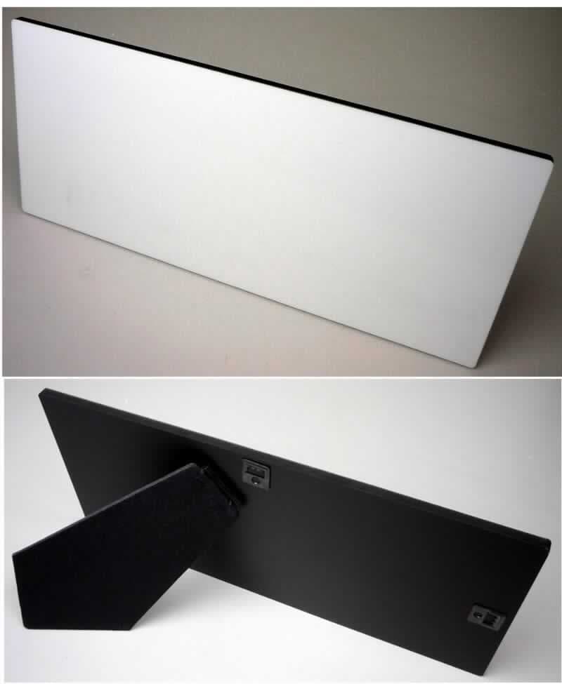 Panorama-Fotopaneel, Art. UNI-3026
- aus einer ca. 6 mm starken, auf der Vorderseite mit einer speziellen Polyesterbeschichtung
  sowie einer Kunststofffolie beklebten Tafel aus Holzfaserplatte (MDF), mit abgerundeten Ecken, 
- auf der Rückseite mit einem mittels Metallscharnier befestigten Aufsteller aus Pappe und zwei 
  Aufhängevorrichtungen aus Metall versehen (Abmessungen 127 x 286 x 6 mm) , 
- zum Bedrucken mit Bildern oder Text im Sublimationsdruckverfahren.
(Abbildung siehe Anlage)

Die Faserplatte bestimmt hinsichlich des Umfangs und der Bedeutung für die Verwendung
den Charakter des Ganzen.

"Andere als in den Positionen 4401 bis 4420 genannte Ware aus Holz, kein Kleiderbügel, nicht
 aus Bambus, aus Faserplatten (zusammengesetzte Ware aus Faserplatten -charakterbestimmend- 
 Pappe und Metall), sog. Fotopaneel"